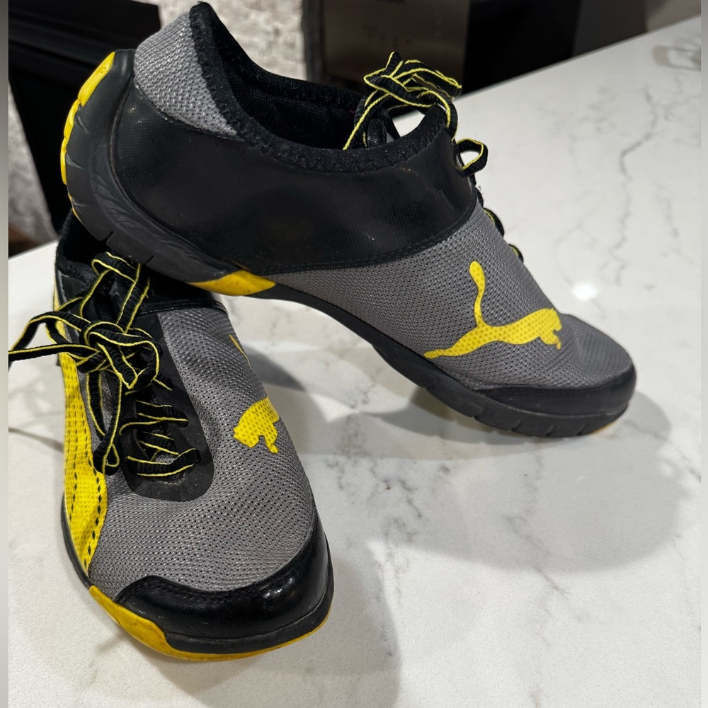 Puma Men's Black and Yellow Athletic Shoes